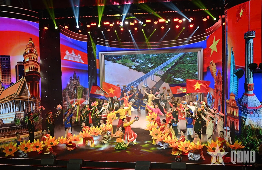 Young border officers of Vietnam, Cambodia exchange